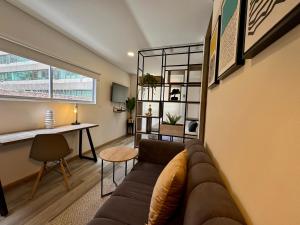 Cozy Loft in 93 park