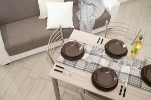 Green Villetta with a pool img10