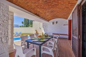 Villa Maralinda by Villa Plus