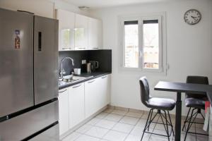 Maisons de vacances Maison avec piscine au calme : photos des chambres