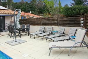 Maisons de vacances Maison avec piscine au calme : photos des chambres
