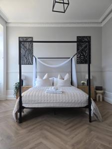 Luxury central apartment w 3 beds + 24hr check-in