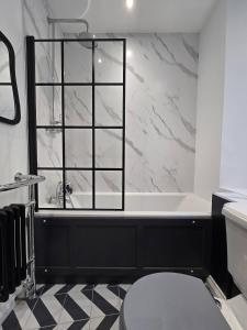 Luxury central apartment w 3 beds + 24hr check-in