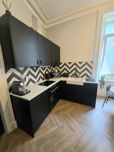 Luxury central apartment w 3 beds + 24hr check-in