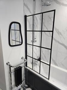 Luxury central apartment w 3 beds + 24hr check-in