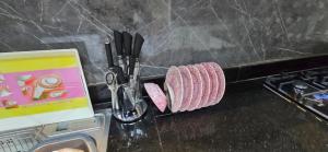 شقه فندقيه مدينه نصر شارع رياض شمس