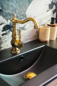 Huge 8 Bed Manor House with Hot Tub, Cinema Room, Games Room