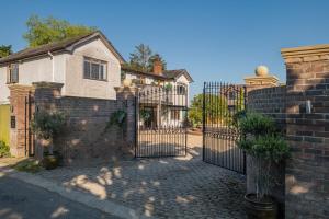 Huge 8 Bed Manor House with Hot Tub, Cinema Room, Games Room