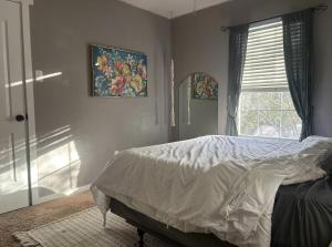 Quaint & Vivacious Home