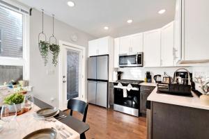 Spacious Center City 3BR 4BA with Arcade - Sleeps 8