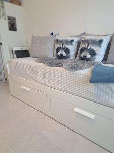 Die Waschbär Höhle mit Pool und Balkon