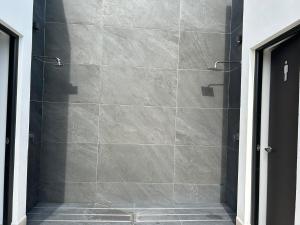 Beautiful house with pool & Gym