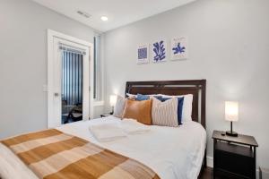 Spacious Center City 3BR 4BA with Arcade - Sleeps 8