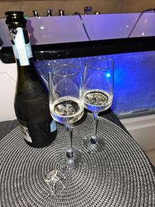 Luxury Penthouse with Private Jacuzzi & Sea View