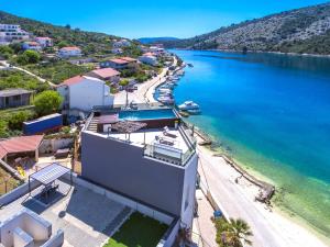 Beachfront Luxury Villa