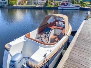 Villa in Friesland with Sauna and Jetty