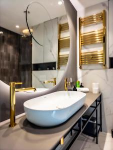 Arena MALL Galleria & Parking 4