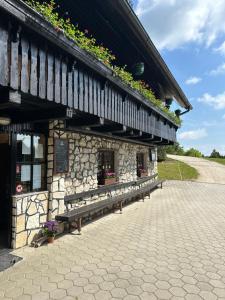 Planinska koča na Kopitniku