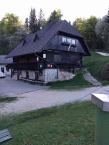 Planinska koča na Kopitniku