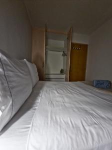 Quarto exclusivo, próximo a Dutra e Vale Sul Shopping em SJCampos-SP