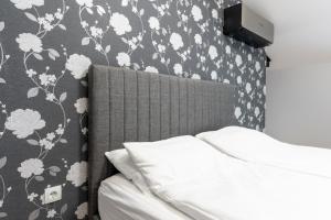 Urban Five #5 - Stylish One-bedroom apartments with Kitchen & Parking