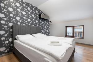 Urban Five #5 - Stylish One-bedroom apartments with Kitchen & Parking