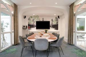 Hotels Renaissance Paris Nobel Tour Eiffel Hotel : photos des chambres