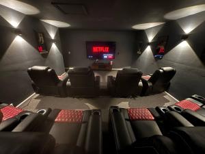 SD Lux Oasis: Theatre, Spa, 14Beds, AC, Sleeps 20+ - Ubytování bez kategorie ve městě Spring Valley