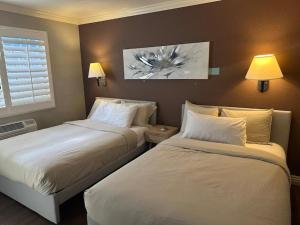 Family Suite room in Days Inn by Wyndham Long Beach City Center
