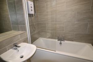 Central 2-Bed Apartment with Large Balcony & Stunning Views