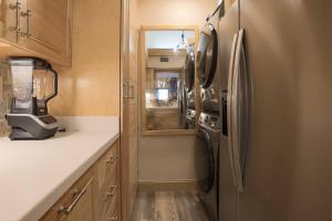 Spacious 3 BR Close to Gatlinburg – 8 Min Drive!