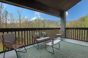 Spacious 3 BR Close to Gatlinburg – 8 Min Drive!