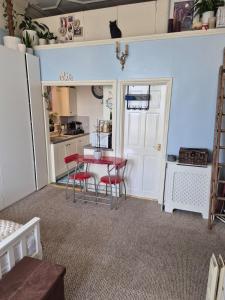 studio flat facing the beach