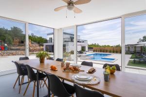 Villa Begovina with a private pool, Hot-Tub, 4 bedrooms