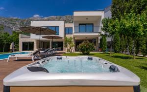 Villa Agava with heated pool, Jacuzzi, sauna, gym, 4 en-suite bedrooms