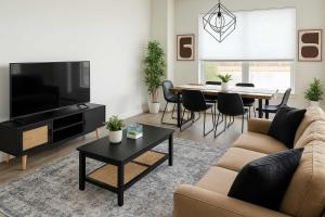 Spacious 4BR Home- Perfect for Groups WV1