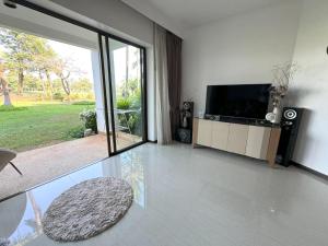 Private apartment at Allamanda II by Lofty