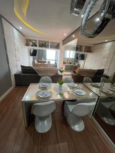 Vista Mar, 1 Dorm, Sacada com Jacuzzi , wi fi ,garagem, 5 hospedes, enfrente ao Mar