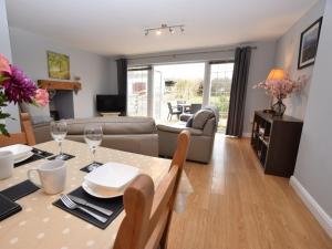 2 Bed in Cosheston 60704
