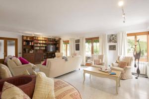 Villa Mas by Villa Plus