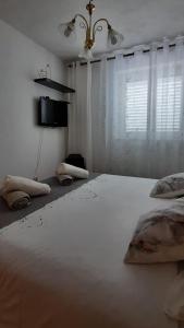 Apartments by the sea Postira, Brac - 12291