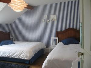 Maisons de vacances Maison de caractere avec jardin, terrasse et equipements pour grandes familles au Val-d'Ajol - FR-1-589-169 : photos des chambres