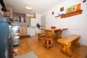 Family-friendly apartments with swimming pool Lic, Gorski kotar - 23685