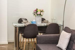 Sydney Concord Modern 2 bedroom sleeps 6 guests