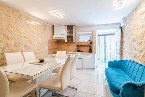 Holiday house with a parking space Pag - 19852