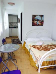 Apartments with WiFi Crikvenica - 24475