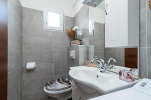 Apartments with parking space Zedno, Ciovo - 24516