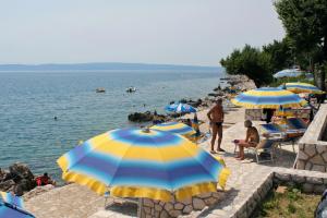 Apartments with parking space Novi Vinodolski - 24527