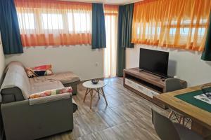 Apartments with parking space Novi Vinodolski - 24527