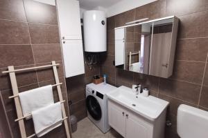 Apartments with parking space Novi Vinodolski - 24527